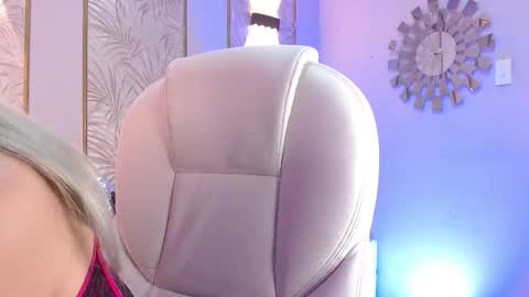 Luna online show from October 8, 2025, 4:10 am