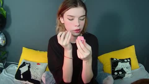 Snapshot of lunaastar_ chatting on December 3, 2024, 8:16 am lunaastar_ online show from December 3, 2024, 8:16 am