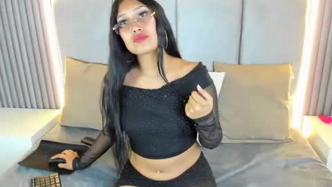 LunaAura online show from July 12, 2026, 4:25 am