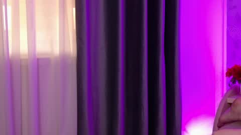 lunababe_ online show from May 23, 2026, 11:03 am