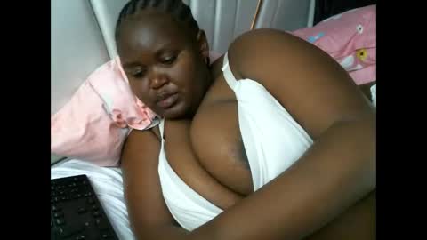 lunabloom01 online show from September 9, 2025, 7:24 pm