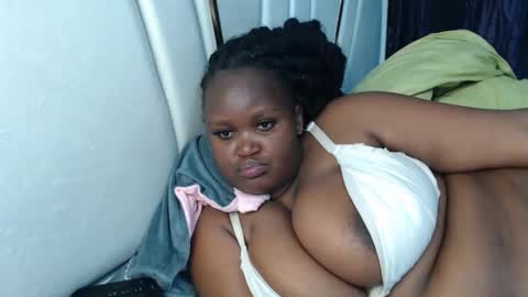 lunabloom01 online show from October 20, 2025, 9:48 pm