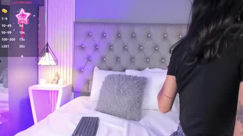 Luna  online show from February 11, 2026, 5:07 pm