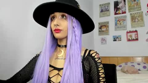 lunacristal_moon online show from May 28, 2026, 7:49 am