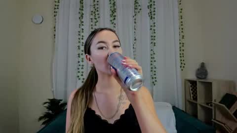 lunacurly_ online show from December 20, 2025, 11:28 am