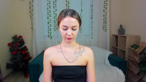 lunadairy1_ online show from January 14, 2026, 11:27 am