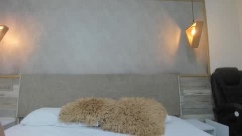 LUNA  online show from October 3, 2025, 1:30 pm