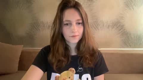 lunafeather online show from February 21, 2026, 5:19 am