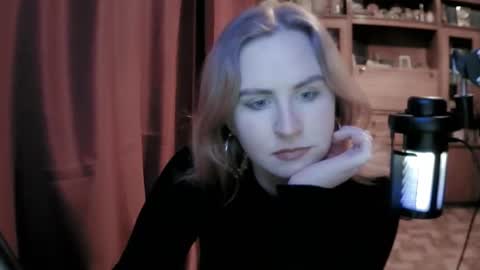 lunamystique_ online show from February 6, 2026, 5:16 pm