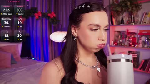 Snapshot of lunanight_ chatting on December 25, 2024, 4:01 am Luna next streams Mon Fri Sat Sun 8pm-5am gmt0 online show from December 25, 2024, 4:01 am