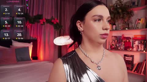 Snapshot of lunanight_ chatting on December 25, 2024, 8:50 pm Luna next streams Mon Fri Sat Sun 8pm-5am gmt0 online show from December 25, 2024, 8:50 pm