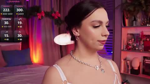 Snapshot of lunanight_ chatting on December 26, 2024, 8:53 pm Luna next streams Mon Fri Sat Sun 8pm-5am gmt0 online show from December 26, 2024, 8:53 pm