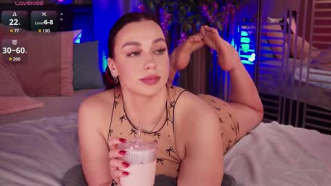 Snapshot of lunanight_ chatting on January 13, 2025, 3:01 am Luna next streams Mon Fri Sat Sun 8pm-5am gmt0 online show from January 13, 2025, 3:01 am