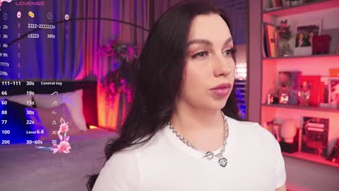 Snapshot of lunanight_ chatting on February 2, 2025, 8:30 pm Luna next streams Mon Fri Sat Sun 8pm-5am gmt0 online show from February 2, 2025, 8:30 pm