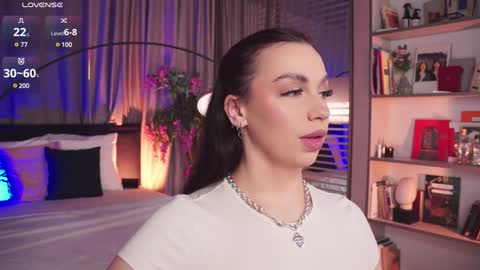 Snapshot of lunanight_ chatting on February 3, 2025, 8:46 pm Luna next streams Mon Fri Sat Sun 8pm-5am gmt0 online show from February 3, 2025, 8:46 pm