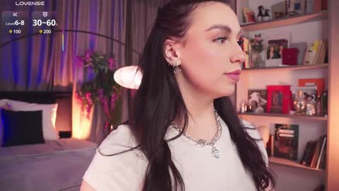 Snapshot of lunanight_ chatting on February 4, 2025, 2:49 am Luna next streams Mon Fri Sat Sun 8pm-5am gmt0 online show from February 4, 2025, 2:49 am