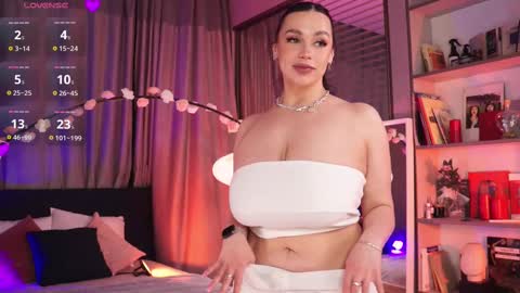 Snapshot of lunanight_ chatting on March 3, 2025, 8:43 pm Luna next streams Mon Fri Sat Sun 8pm-5am gmt0 online show from March 3, 2025, 8:43 pm