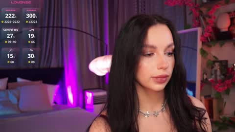 Snapshot of lunanight_ chatting on September 19, 2025, 8:31 pm Luna next streams Mon Fri Sat Sun 8pm-5am gmt0 online show from September 19, 2025, 8:31 pm