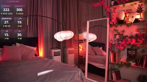 Snapshot of lunanight_ chatting on September 27, 2025, 8:58 pm Luna next streams Mon Fri Sat Sun 8pm-5am gmt0 online show from September 27, 2025, 8:58 pm