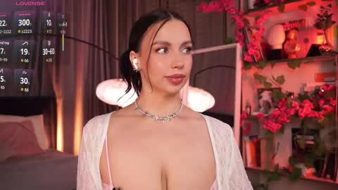 Snapshot of lunanight_ chatting on September 29, 2025, 8:24 pm Luna next streams Mon Fri Sat Sun 8pm-5am gmt0 online show from September 29, 2025, 8:24 pm