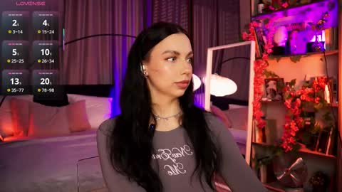 Snapshot of lunanight_ chatting on October 6, 2025, 8:50 pm Luna next streams Mon Fri Sat Sun 8pm-5am gmt0 online show from October 6, 2025, 8:50 pm