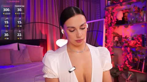 Snapshot of lunanight_ chatting on October 17, 2025, 8:33 pm Luna next streams Mon Fri Sat Sun 8pm-5am gmt0 online show from October 17, 2025, 8:33 pm