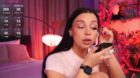 Snapshot of lunanight_ chatting on October 19, 2025, 8:31 pm Luna next streams Mon Fri Sat Sun 8pm-5am gmt0 online show from October 19, 2025, 8:31 pm