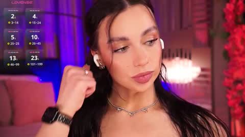 Snapshot of lunanight_ chatting on October 21, 2025, 8:31 pm Luna next streams Mon Fri Sat Sun 8pm-5am gmt0 online show from October 21, 2025, 8:31 pm