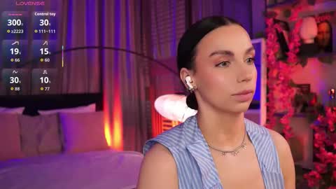 Snapshot of lunanight_ chatting on October 26, 2025, 8:26 pm Luna next streams Mon Fri Sat Sun 8pm-5am gmt0 online show from October 26, 2025, 8:26 pm