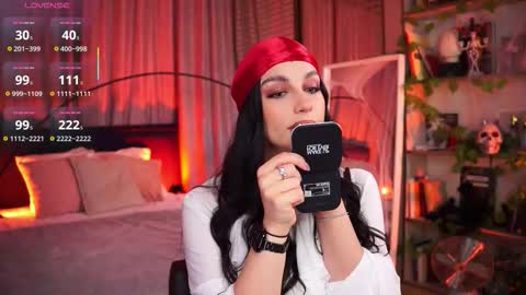 Snapshot of lunanight_ chatting on November 1, 2025, 8:33 pm Luna next streams Mon Fri Sat Sun 8pm-5am gmt0 online show from November 1, 2025, 8:33 pm