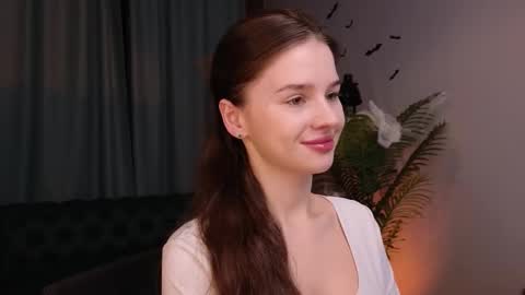 lunaolivia_ online show from October 27, 2025, 12:42 pm