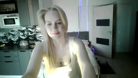 lunapeony online show from February 23, 2026, 1:47 am