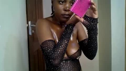 lunargoddess45 online show from February 5, 2026, 6:07 am