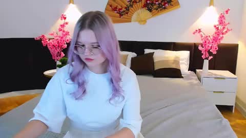 lunariafox online show from March 14, 2026, 2:33 pm