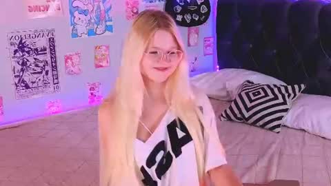 lunariafox online show from July 28, 2026, 4:39 pm