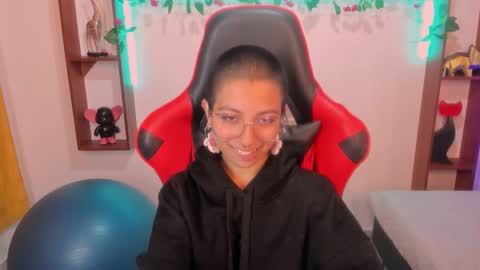 lunarichy online show from October 15, 2025, 9:26 pm