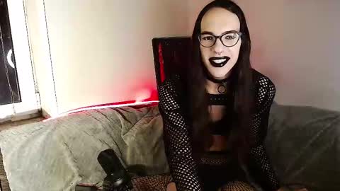 Snapshot of lunarlinda chatting on February 18, 2025, 2:05 am Linda Linde online show from February 18, 2025, 2:05 am