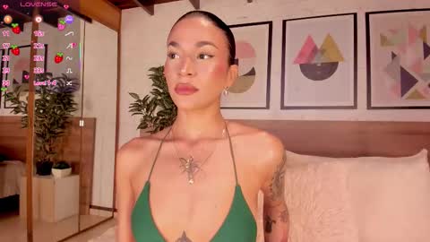 Snapshot of lunaruso chatting on February 19, 2026, 7:43 pm Luna Ruso online show from February 19, 2026, 7:43 pm