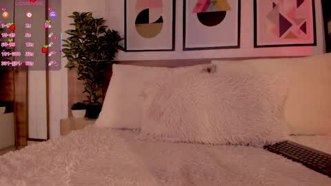 Luna Ruso  online show from April 6, 2026, 8:10 pm