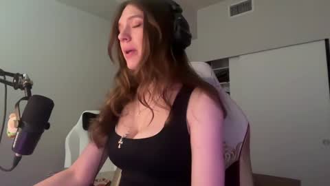 lunasnow online show from March 31, 2026, 2:06 pm