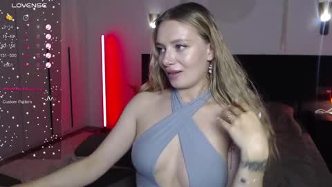 LunaticaBae online show from February 21, 2025, 4:51 am