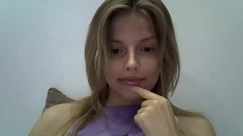 Snapshot of lunav7 chatting on September 25, 2025, 8:12 pm Luna online show from September 25, 2025, 8:12 pm