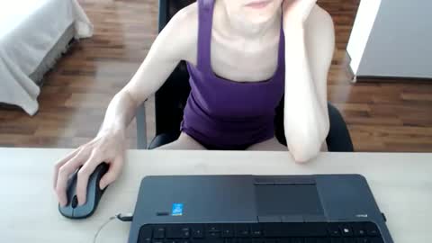 lunavibe_ online show from May 29, 2026, 12:14 pm