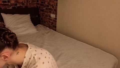 Kira online show from February 25, 2026, 2:10 am