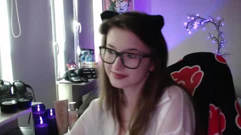 LunaXcherry online show from May 17, 2026, 11:06 am