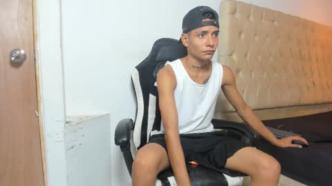 Snapshot of lunay_bigcock420 chatting on September 29, 2025, 1:22 am lunay_bigcock420 online show from September 29, 2025, 1:22 am