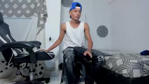 Snapshot of lunay_bigcock420 chatting on October 25, 2025, 9:50 am lunay_bigcock420 online show from October 25, 2025, 9:50 am