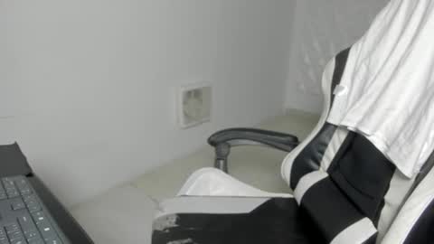 lunay_bigcock420 online show from February 22, 2026, 9:13 pm