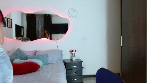 lunayois02 online show from March 31, 2026, 12:12 am