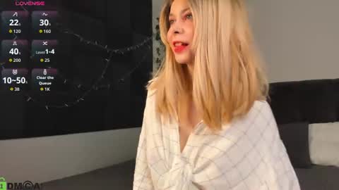 Snapshot of lune_fallenstar chatting on July 1, 2026, 11:45 am Lune FallenStar online show from July 1, 2026, 11:45 am